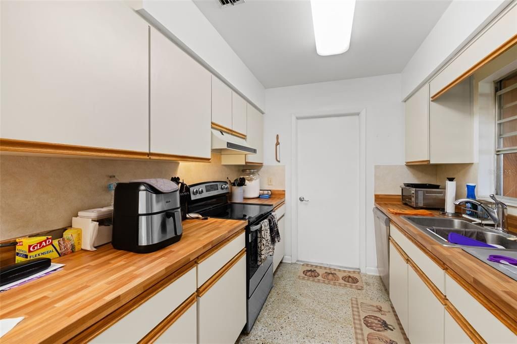 For Sale: $420,000 (4 beds, 2 baths, 2172 Square Feet)