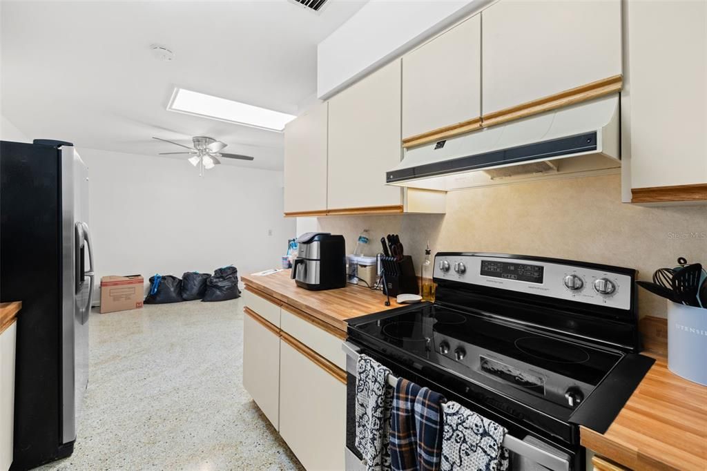 For Sale: $420,000 (4 beds, 2 baths, 2172 Square Feet)