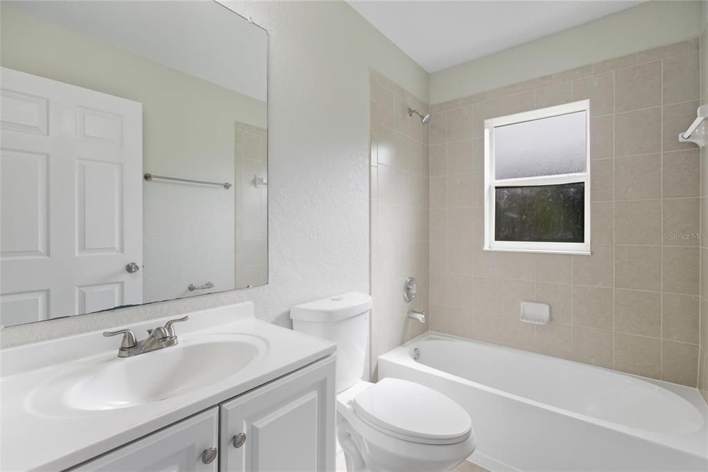 合同活跃: $275,000 (3 贝兹, 2 浴室, 1297 平方英尺)