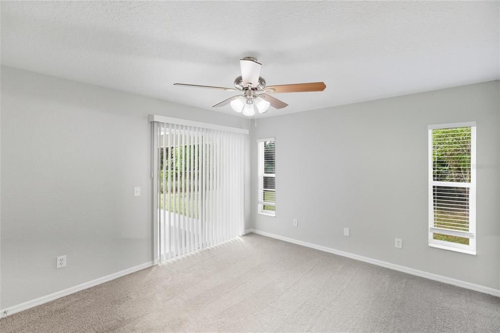 合同活跃: $275,000 (3 贝兹, 2 浴室, 1297 平方英尺)