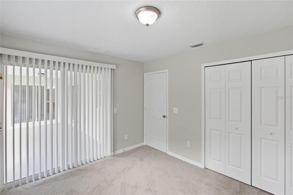 合同活跃: $275,000 (3 贝兹, 2 浴室, 1297 平方英尺)