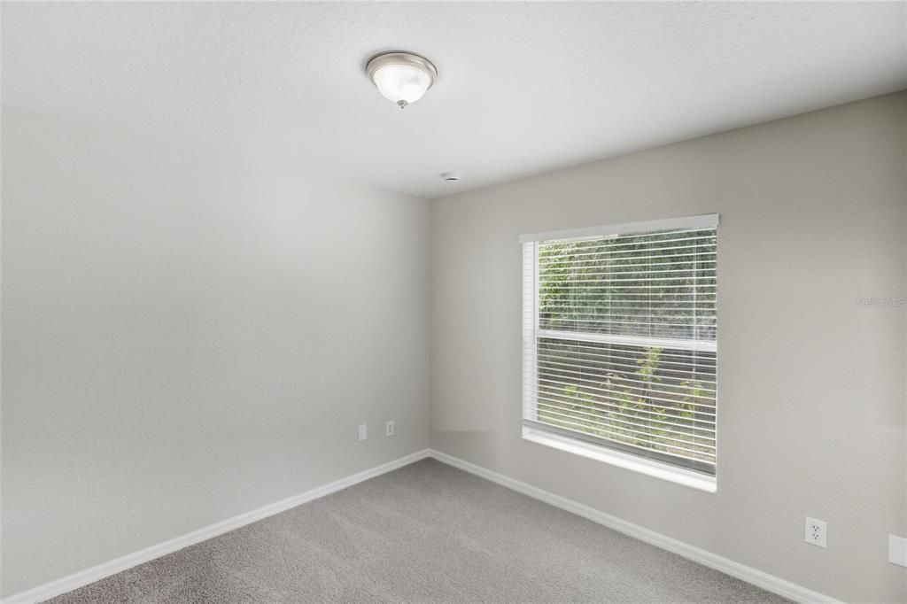 合同活跃: $275,000 (3 贝兹, 2 浴室, 1297 平方英尺)