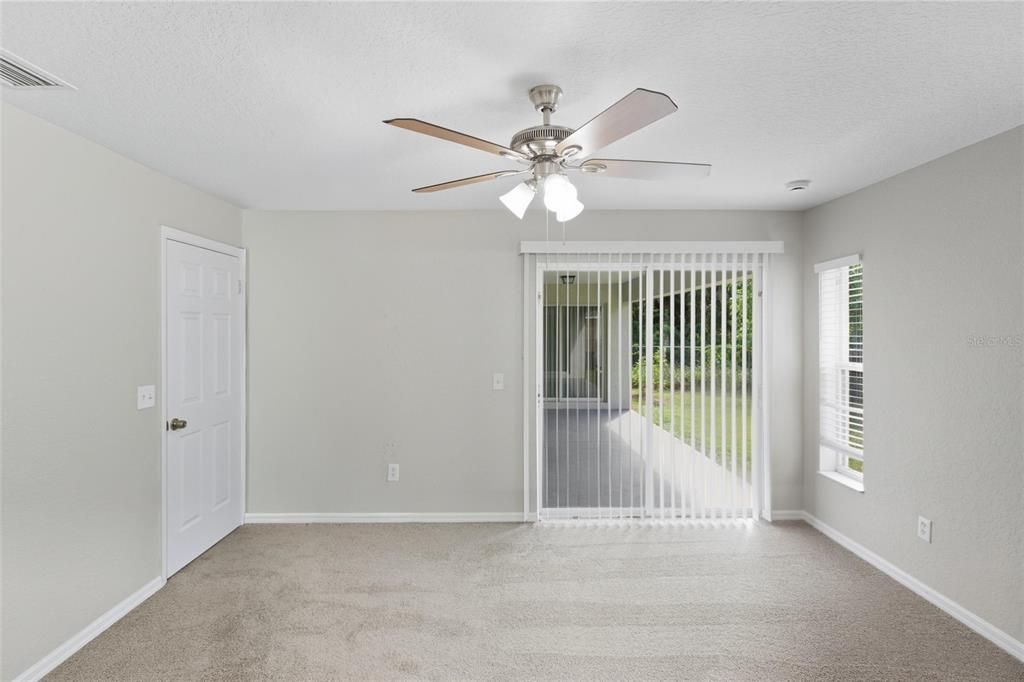 合同活跃: $275,000 (3 贝兹, 2 浴室, 1297 平方英尺)