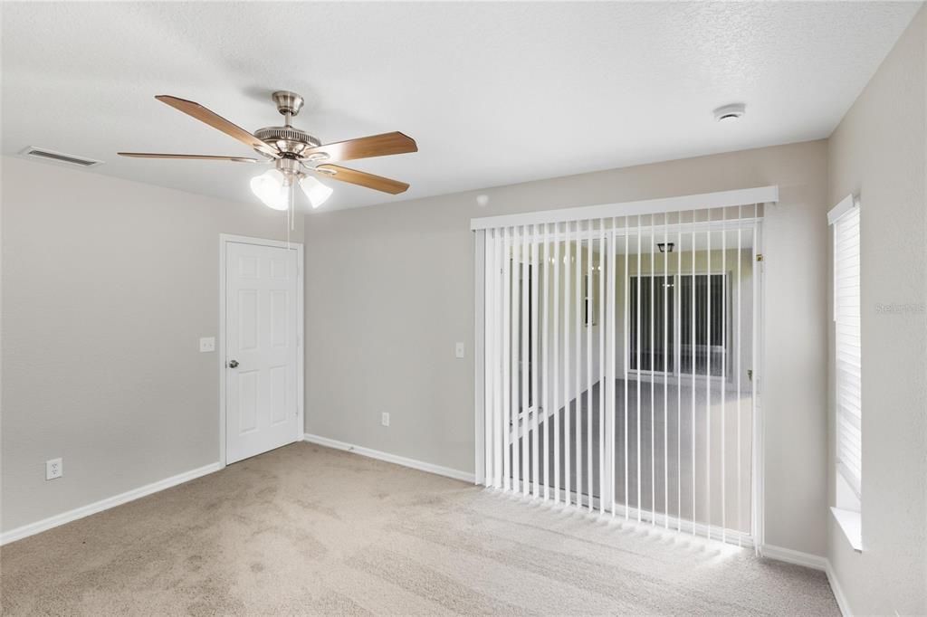 合同活跃: $275,000 (3 贝兹, 2 浴室, 1297 平方英尺)