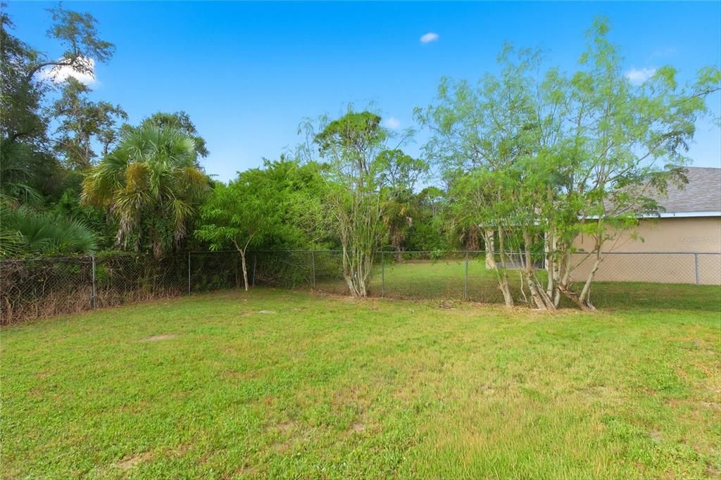 合同活跃: $275,000 (3 贝兹, 2 浴室, 1297 平方英尺)