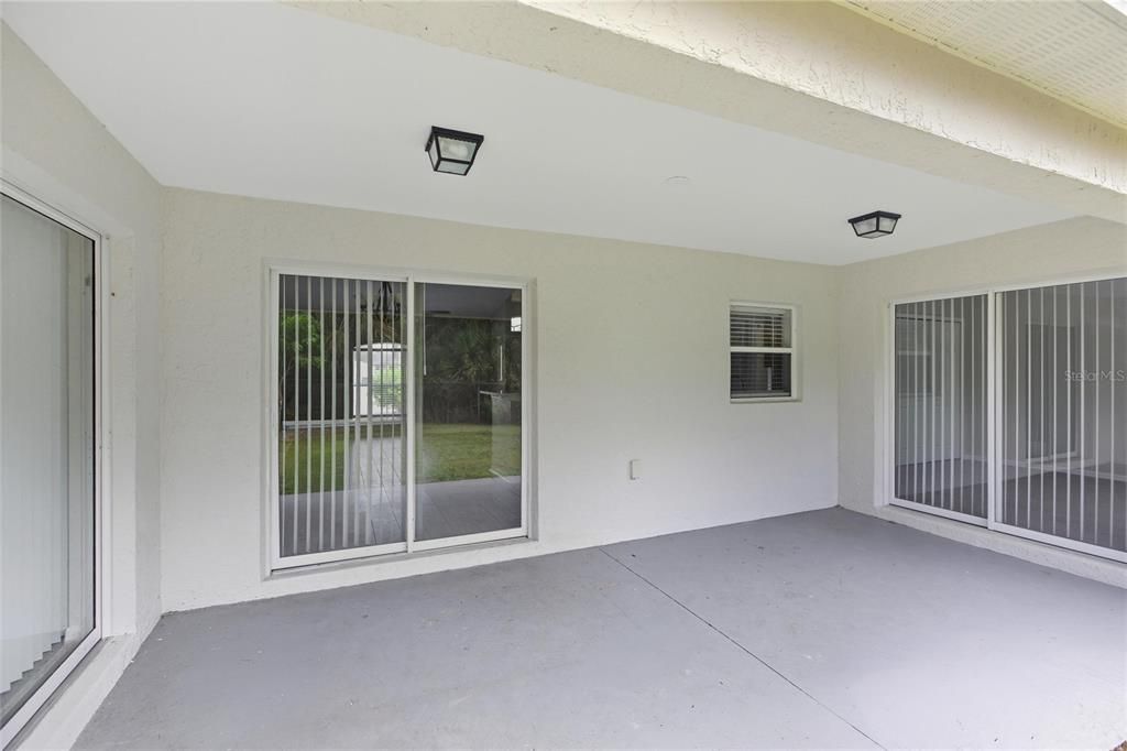 合同活跃: $275,000 (3 贝兹, 2 浴室, 1297 平方英尺)