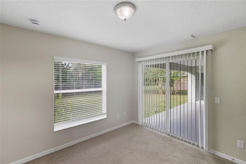 合同活跃: $275,000 (3 贝兹, 2 浴室, 1297 平方英尺)