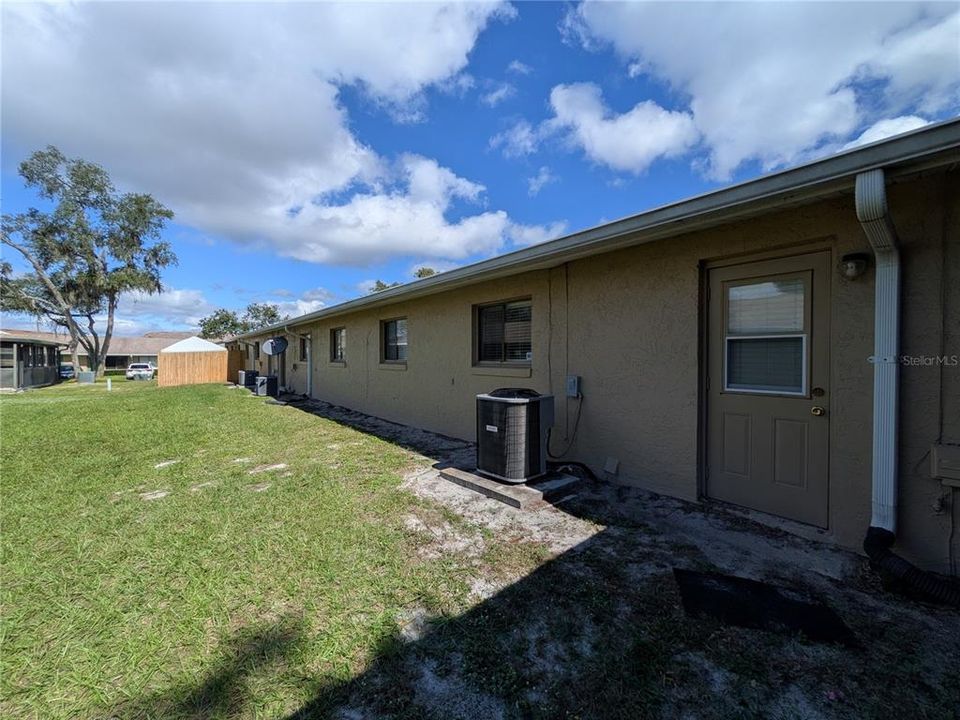 Activo con contrato: $1,600 (3 camas, 2 baños, 1200 Pies cuadrados)