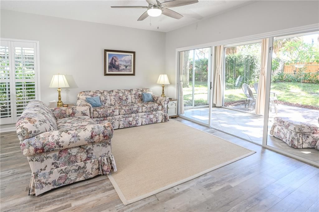 For Sale: $399,000 (2 beds, 2 baths, 1235 Square Feet)