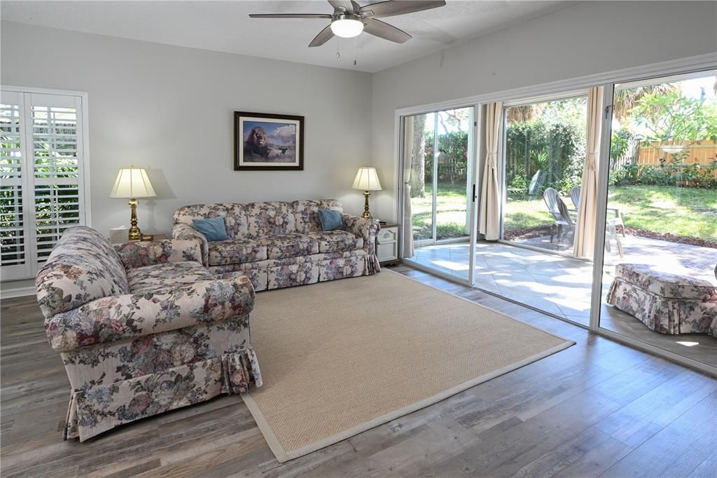 For Sale: $399,000 (2 beds, 2 baths, 1235 Square Feet)