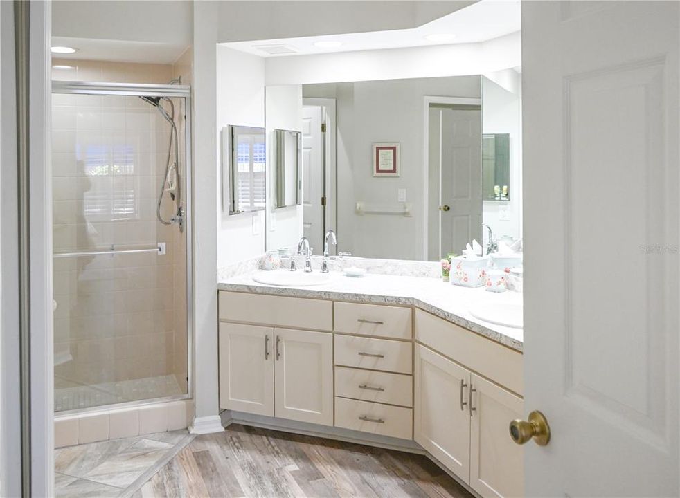 For Sale: $399,000 (2 beds, 2 baths, 1235 Square Feet)