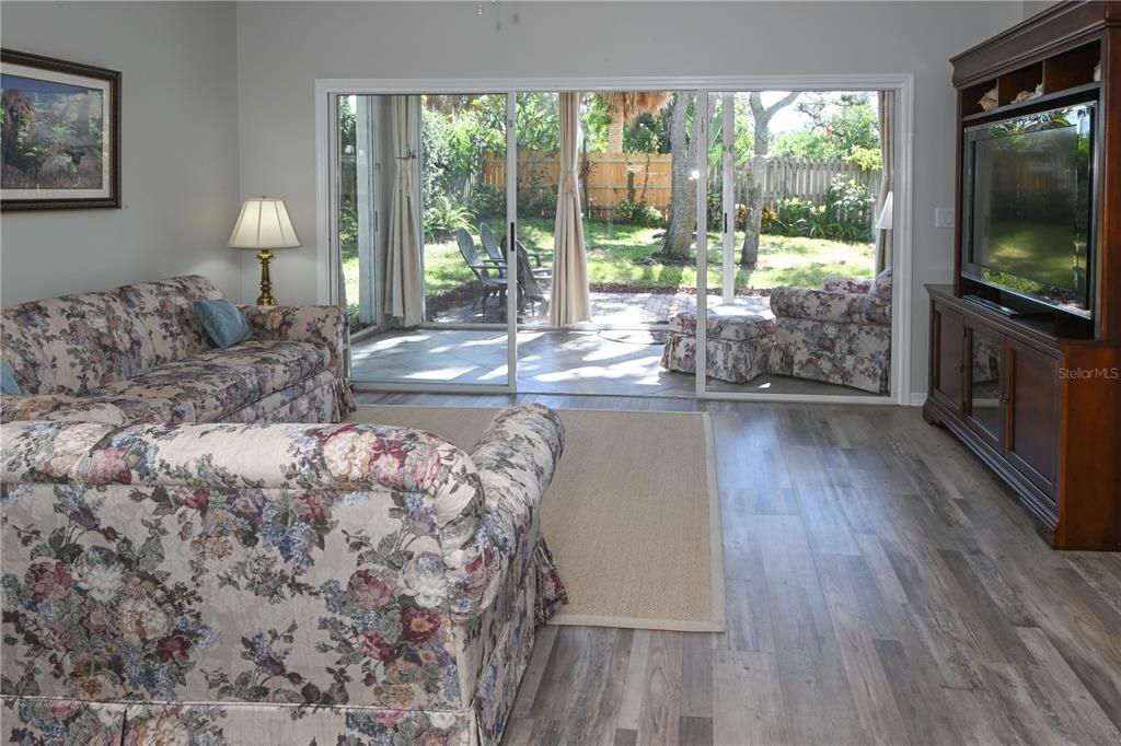 For Sale: $399,000 (2 beds, 2 baths, 1235 Square Feet)