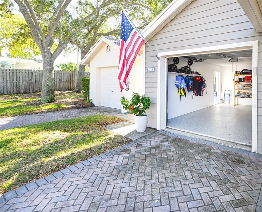 For Sale: $399,000 (2 beds, 2 baths, 1235 Square Feet)