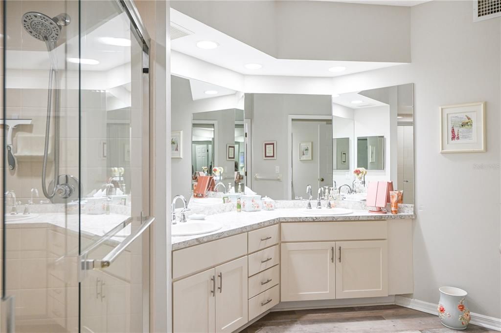 For Sale: $399,000 (2 beds, 2 baths, 1235 Square Feet)