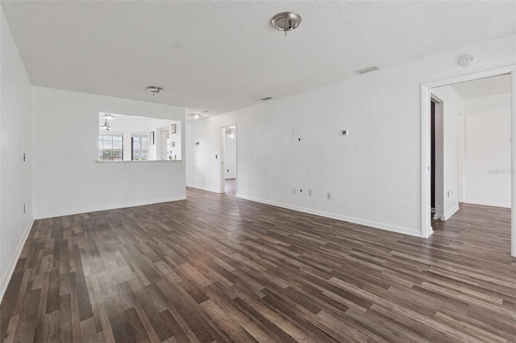 待售: $168,000 (2 贝兹, 2 浴室, 1021 平方英尺)