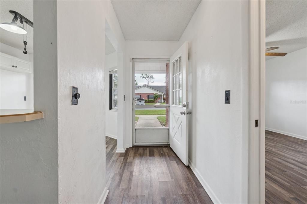 待售: $168,000 (2 贝兹, 2 浴室, 1021 平方英尺)