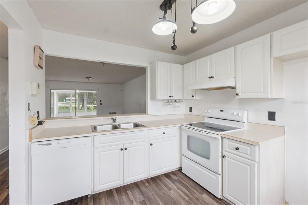 待售: $168,000 (2 贝兹, 2 浴室, 1021 平方英尺)