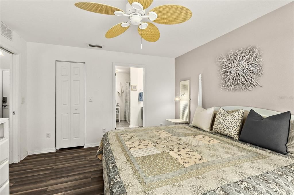 For Sale: $279,000 (3 beds, 2 baths, 1318 Square Feet)