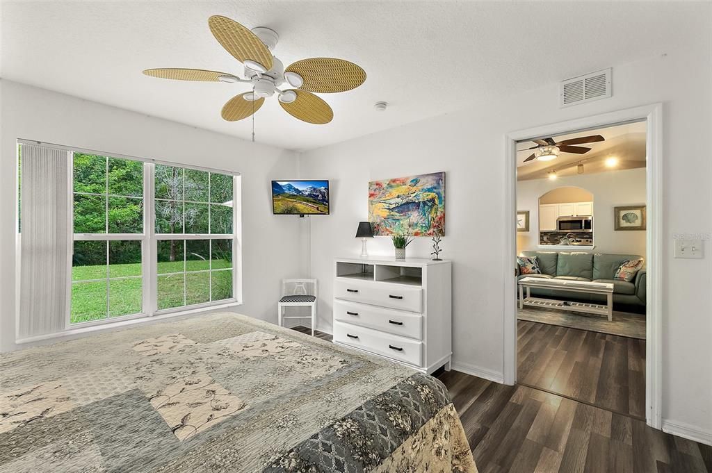 For Sale: $279,000 (3 beds, 2 baths, 1318 Square Feet)