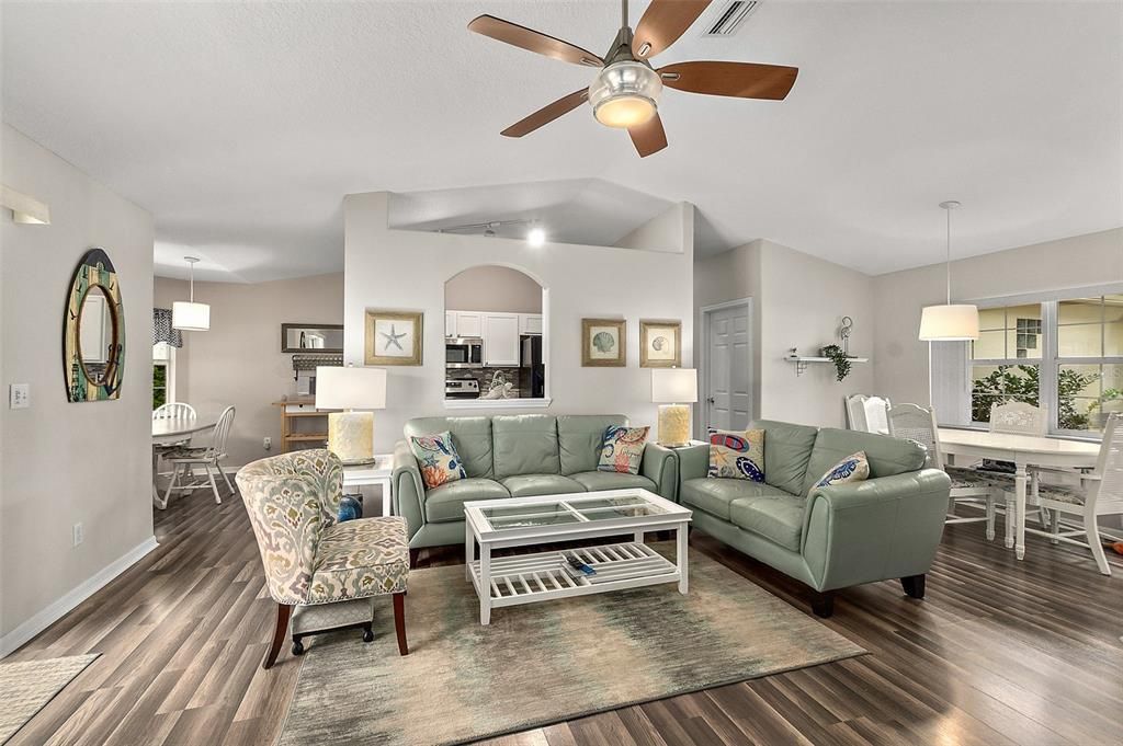 For Sale: $279,000 (3 beds, 2 baths, 1318 Square Feet)