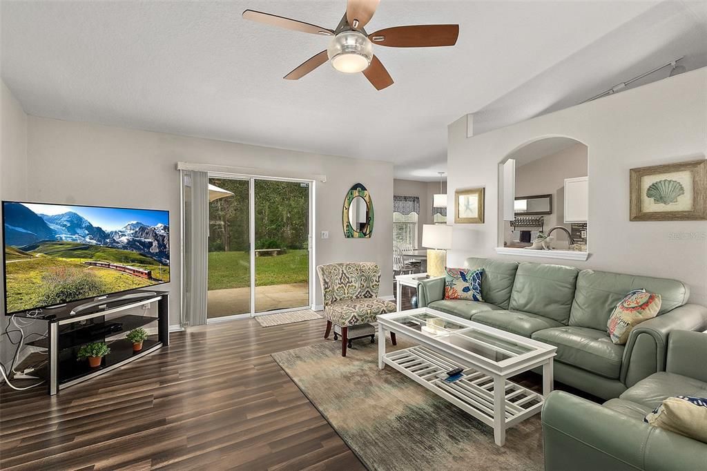 For Sale: $279,000 (3 beds, 2 baths, 1318 Square Feet)