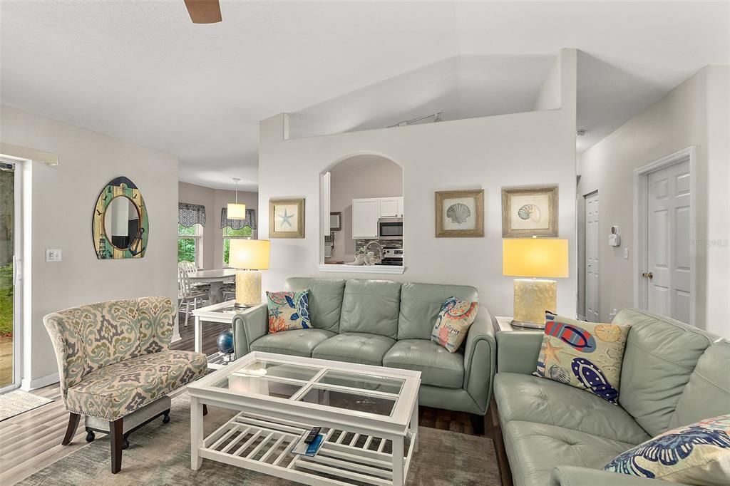 For Sale: $279,000 (3 beds, 2 baths, 1318 Square Feet)