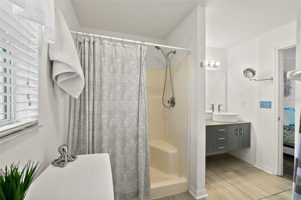 For Sale: $279,000 (3 beds, 2 baths, 1318 Square Feet)