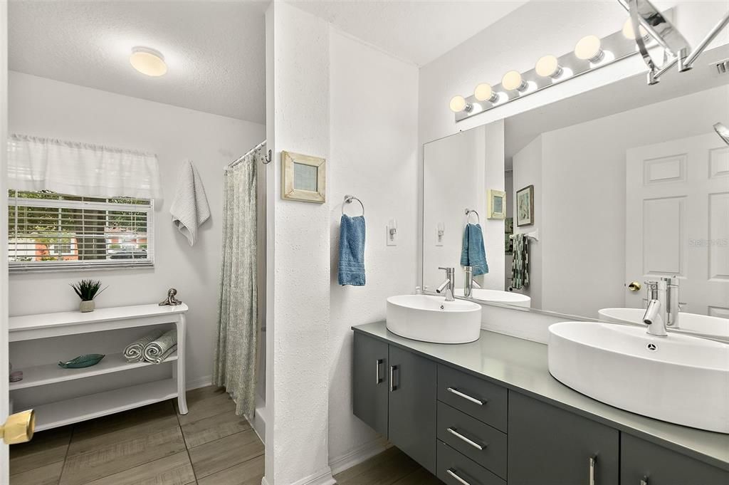 For Sale: $279,000 (3 beds, 2 baths, 1318 Square Feet)