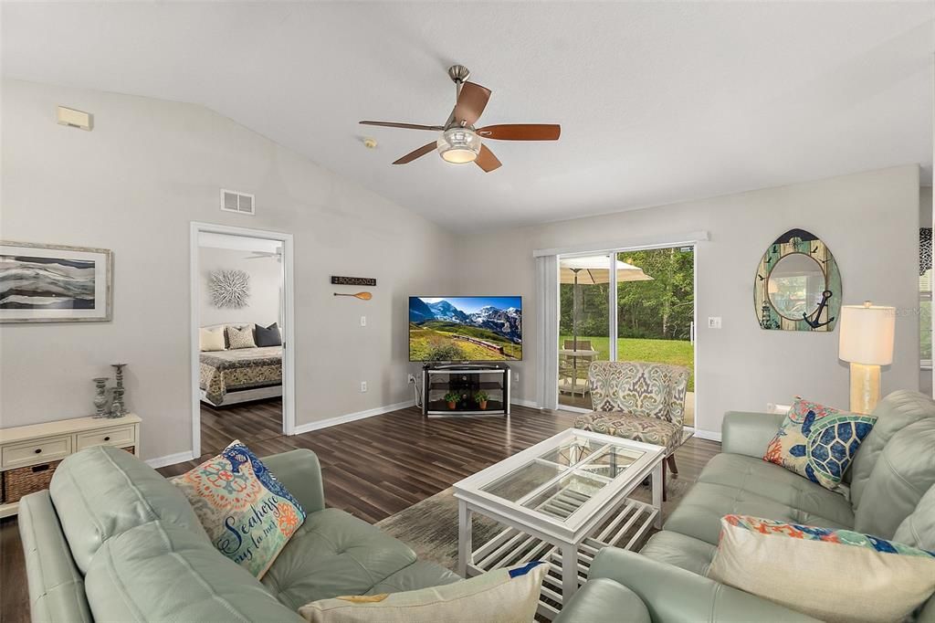 For Sale: $279,000 (3 beds, 2 baths, 1318 Square Feet)