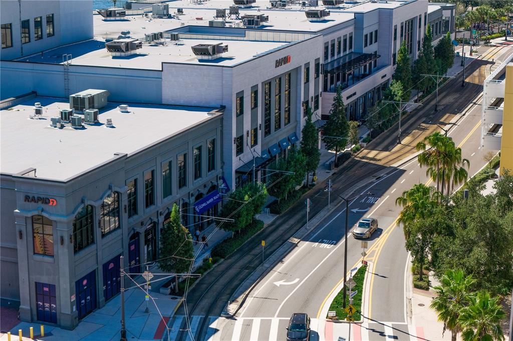 For Sale: $350,000 (1 beds, 1 baths, 931 Square Feet)