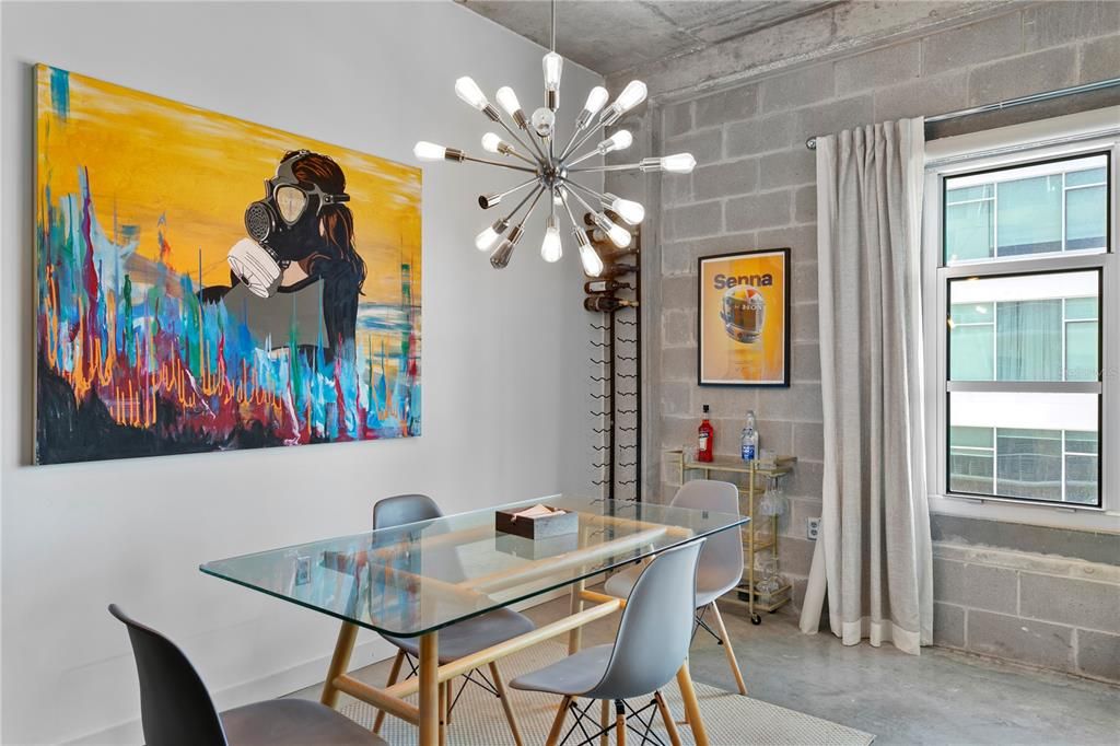 For Sale: $350,000 (1 beds, 1 baths, 931 Square Feet)