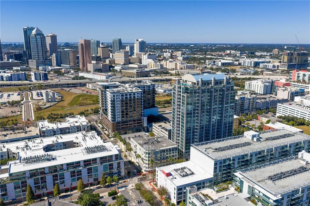 For Sale: $350,000 (1 beds, 1 baths, 931 Square Feet)