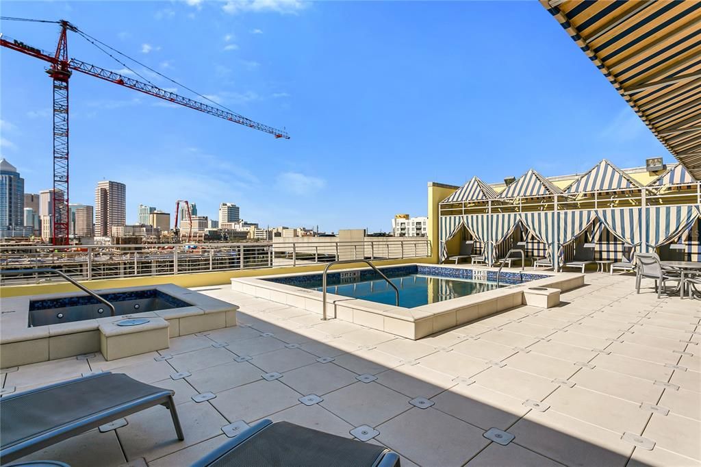 For Sale: $350,000 (1 beds, 1 baths, 931 Square Feet)