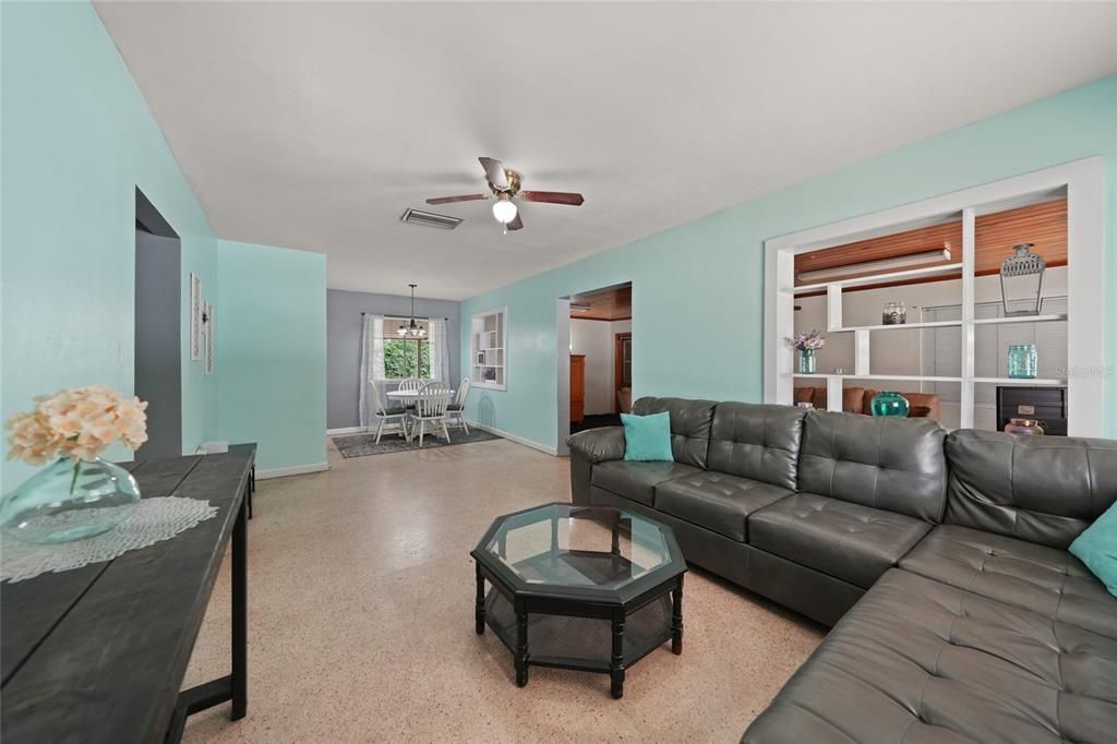 Active With Contract: $170,000 (3 beds, 1 baths, 1422 Square Feet)