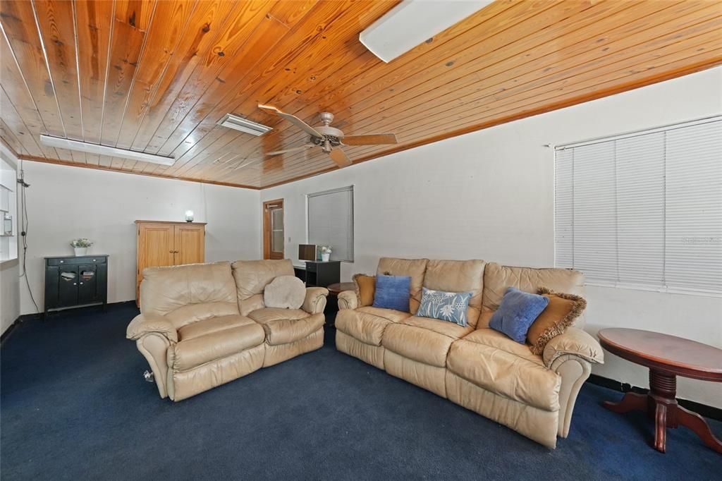 Active With Contract: $170,000 (3 beds, 1 baths, 1422 Square Feet)