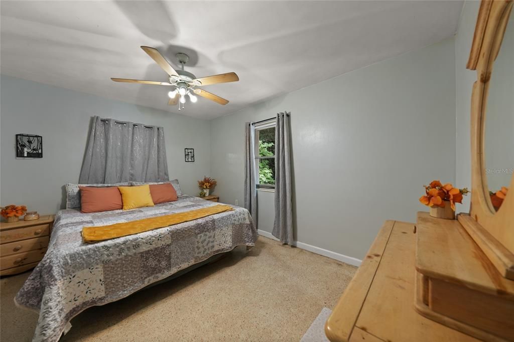 Active With Contract: $170,000 (3 beds, 1 baths, 1422 Square Feet)