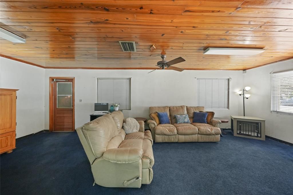 Active With Contract: $170,000 (3 beds, 1 baths, 1422 Square Feet)