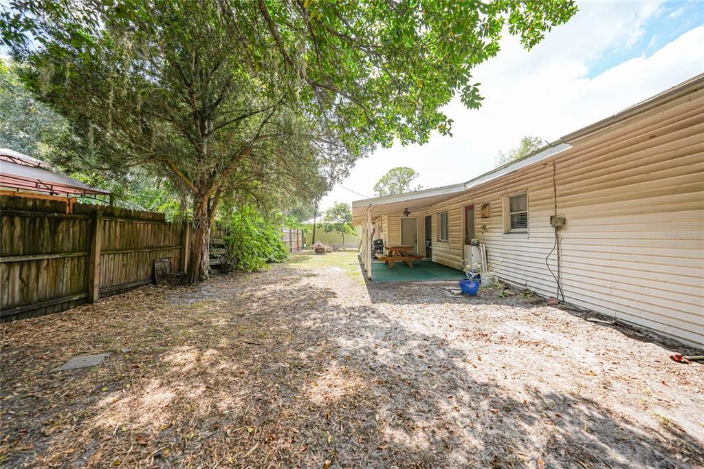 Active With Contract: $170,000 (3 beds, 1 baths, 1422 Square Feet)