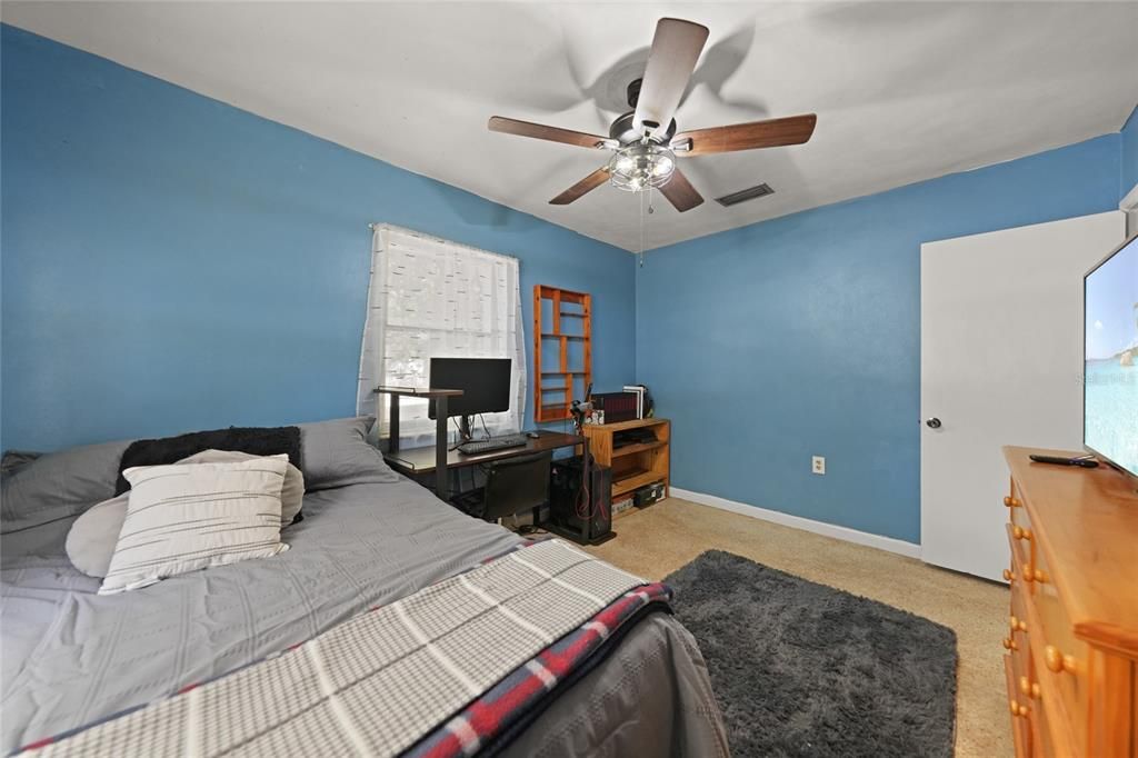 Active With Contract: $170,000 (3 beds, 1 baths, 1422 Square Feet)