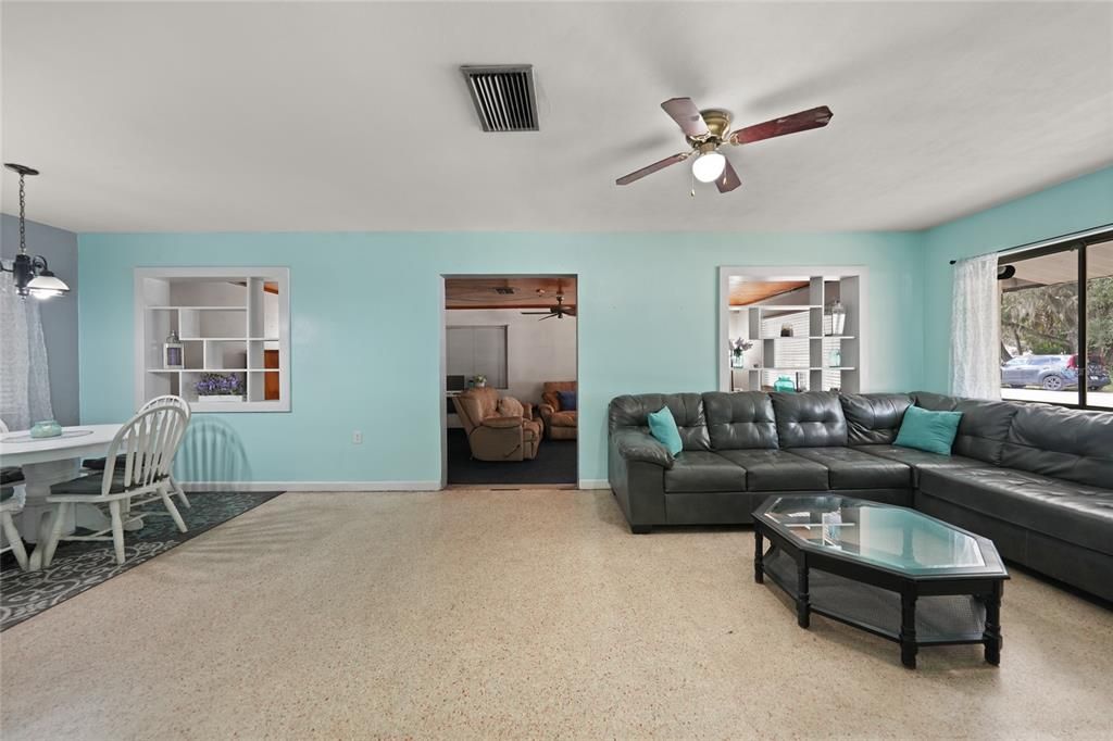 Active With Contract: $170,000 (3 beds, 1 baths, 1422 Square Feet)