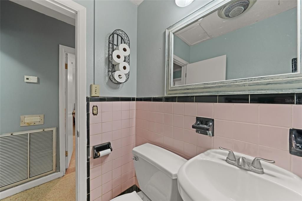 Active With Contract: $170,000 (3 beds, 1 baths, 1422 Square Feet)