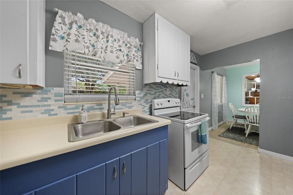 Active With Contract: $170,000 (3 beds, 1 baths, 1422 Square Feet)