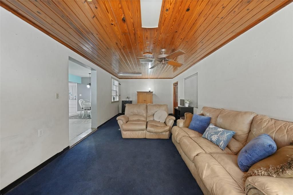 Active With Contract: $170,000 (3 beds, 1 baths, 1422 Square Feet)