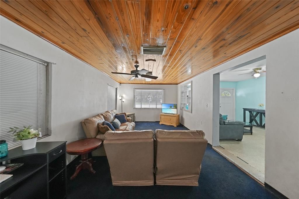 Active With Contract: $170,000 (3 beds, 1 baths, 1422 Square Feet)