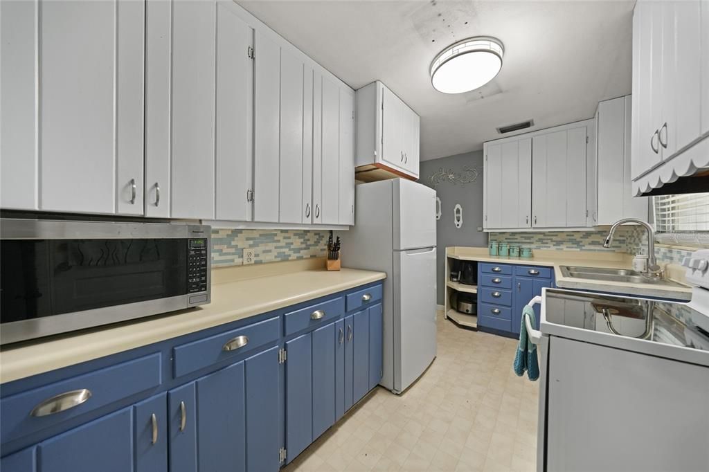 Active With Contract: $170,000 (3 beds, 1 baths, 1422 Square Feet)