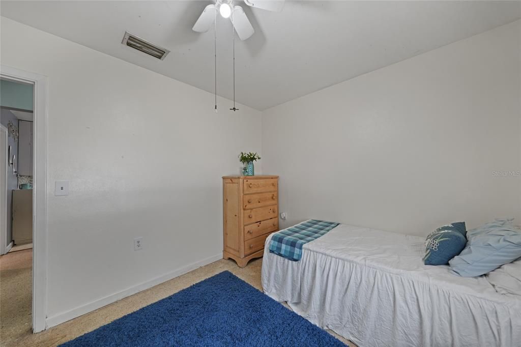 Active With Contract: $170,000 (3 beds, 1 baths, 1422 Square Feet)
