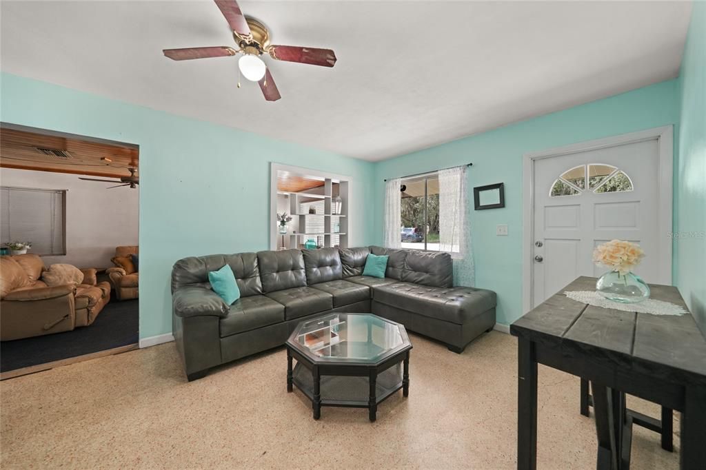 Active With Contract: $170,000 (3 beds, 1 baths, 1422 Square Feet)