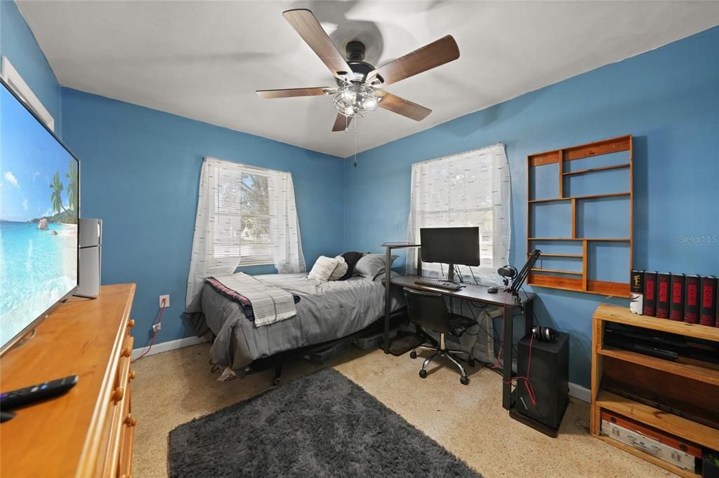Active With Contract: $170,000 (3 beds, 1 baths, 1422 Square Feet)