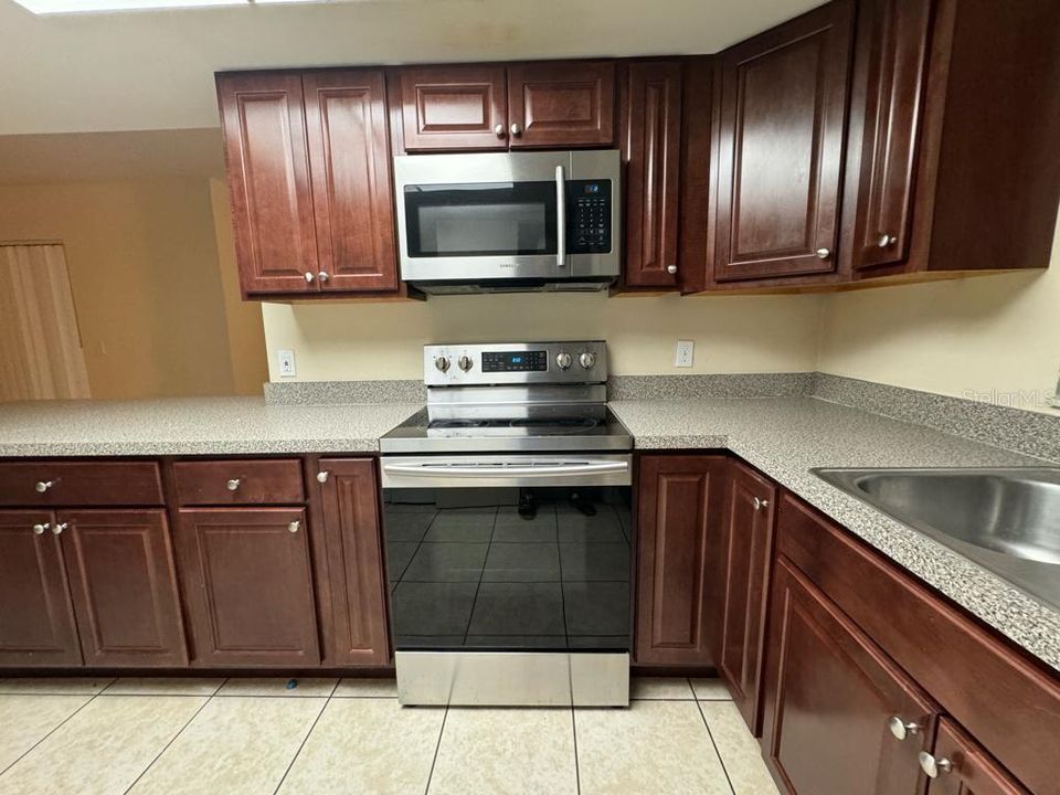 For Rent: $1,450 (2 beds, 2 baths, 905 Square Feet)