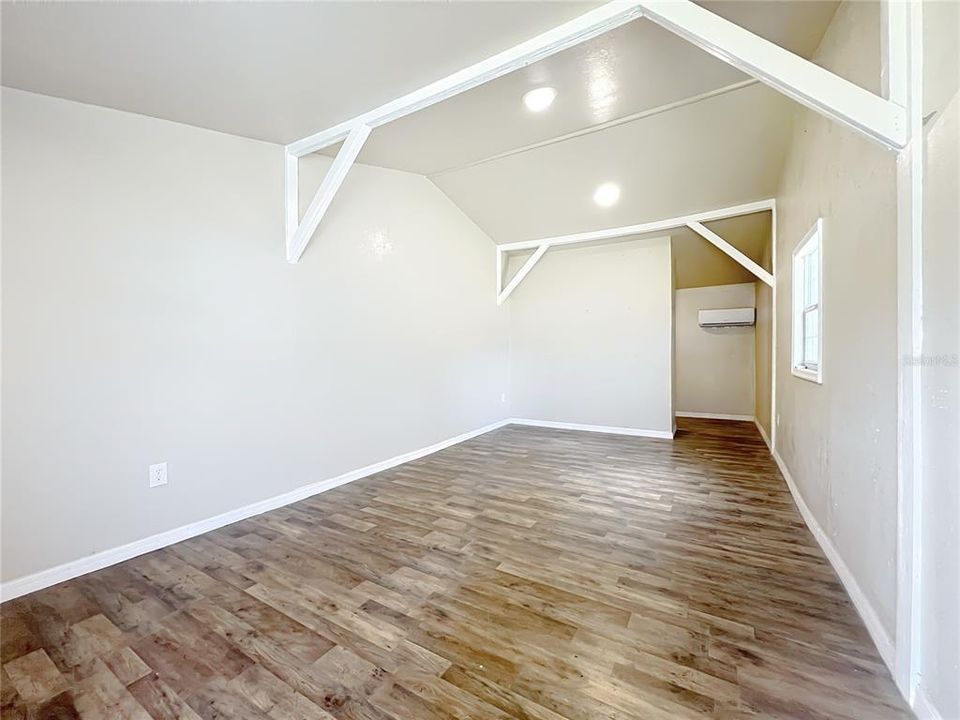 For Sale: $348,000 (4 beds, 3 baths, 1990 Square Feet)